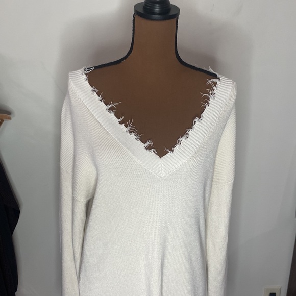 Forever 21 Plus ivory Frayed Sharkbite Sweater Dress size 0X (or regular sz 12) - Picture 6 of 12